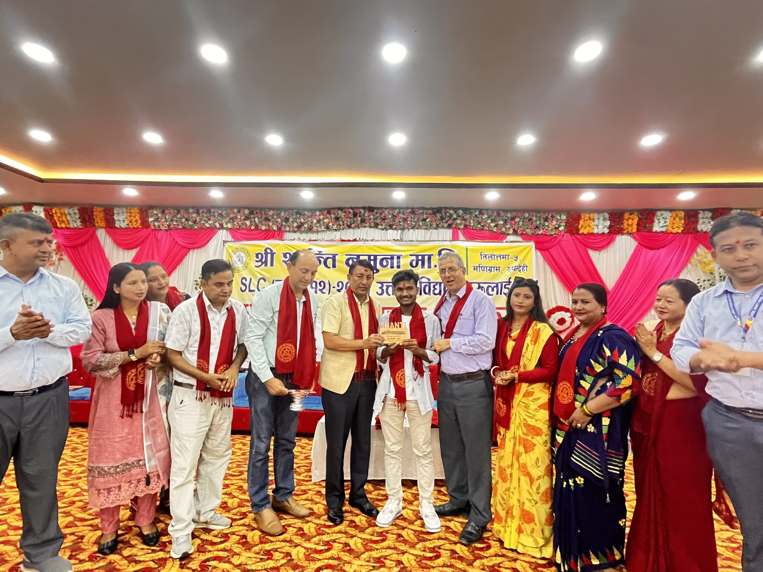 शान्ति नमुनाबाट कक्षा १२ उत्तीर्ण विद्यार्थीहरु सम्मानित
